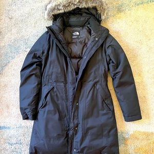 Super warm and comfy North Face hoody jacket.